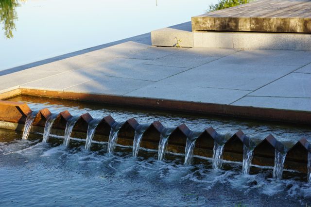 Nansen Park - Oslo; Bewegend water naast een statische vijver